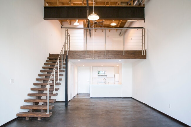 Photo - 4100-4112 Commerce