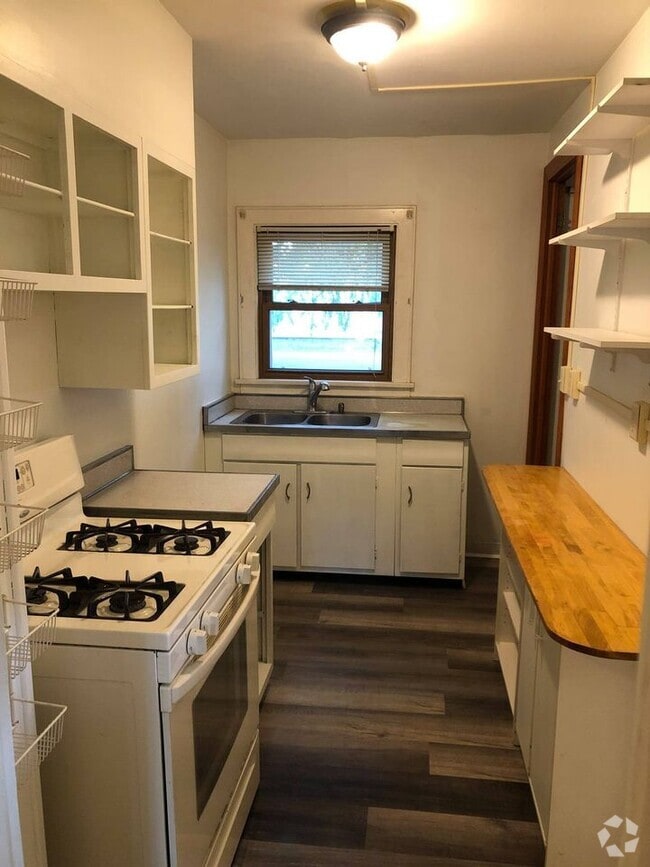 Building Photo - 811 Plumer St Rental