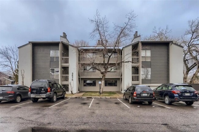 Building Photo - 1 Bedroom Condo with In-Unit Laundry and P...