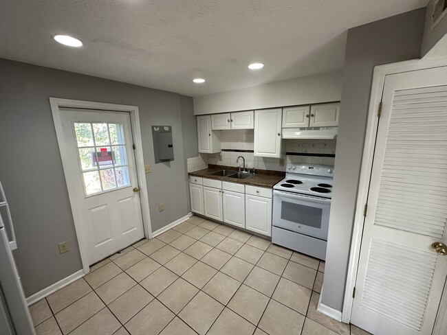 Kitchen - 2524 Wayne St Apartments Unit Basement