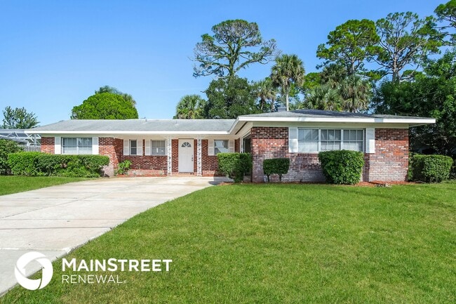 Building Photo - 40 Fairway Cir