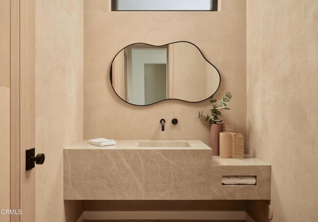 Photo - 11638 Kling St