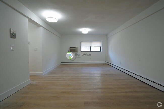 Building Photo - 741 E 6th St Rental