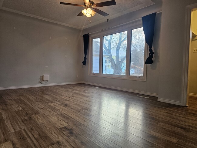 Photo - 12905-12972 72 St NW