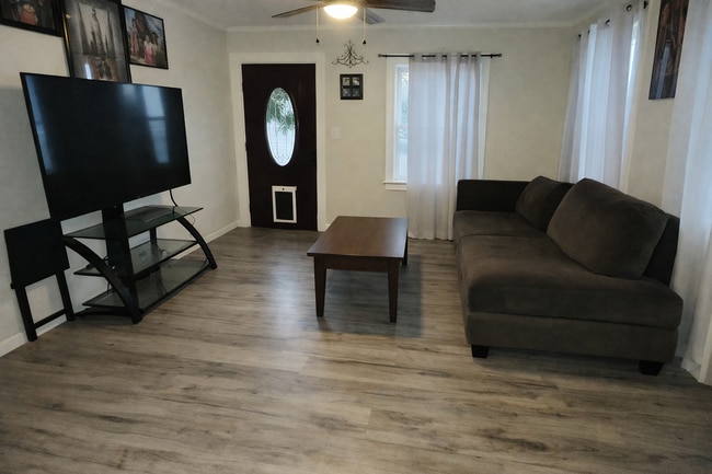 Photo - 1235 Kappes St