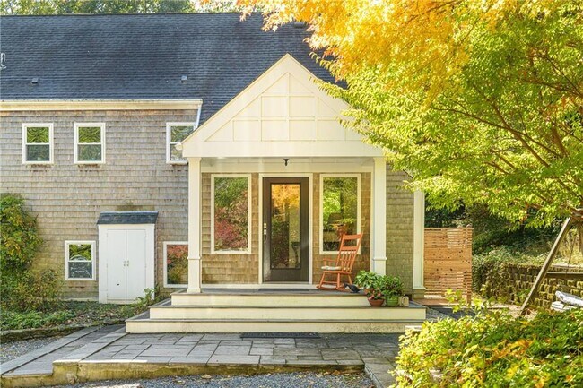 Photo - 140 Connection St