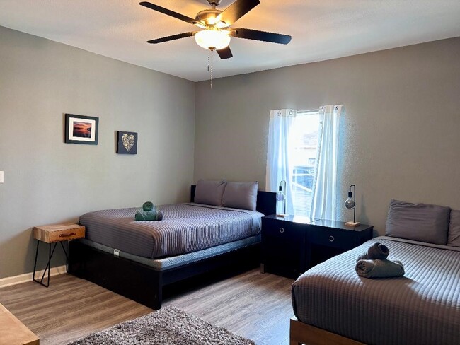 Building Photo - 301 Tabor St