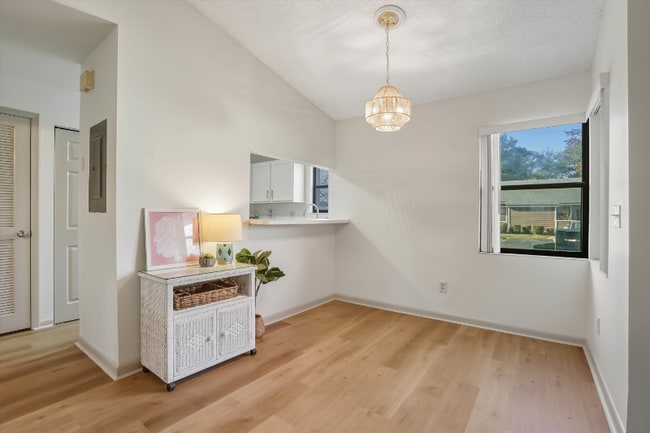 Photo - 8329 Derbyshire Pl