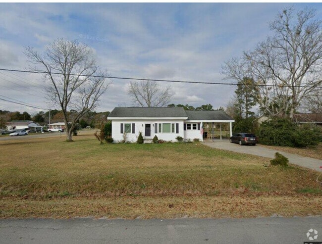 Corner lot - 110 Nunn St Rental