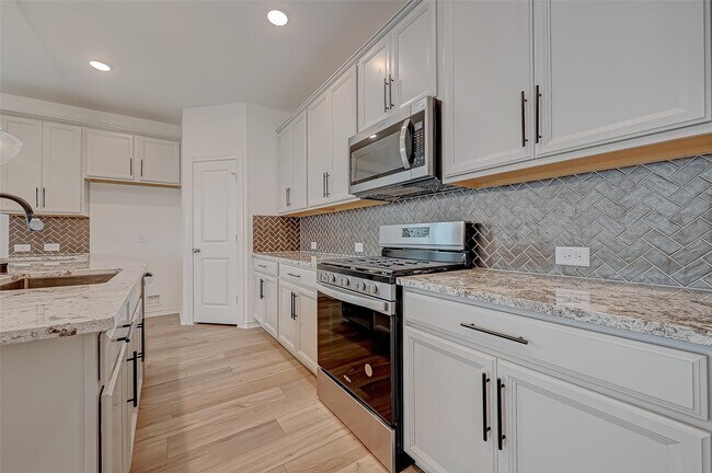 Photo - 1308 Tan Gable Ln