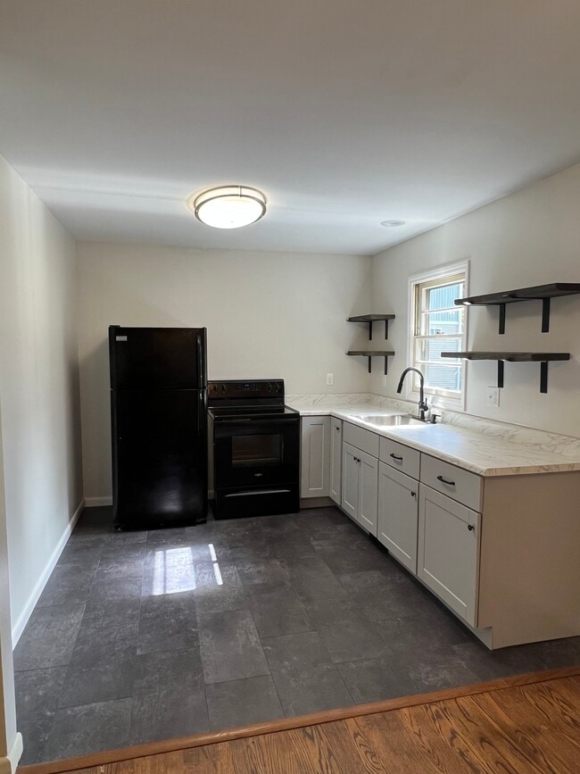 Photo - Pine Hill Apartments Unit A