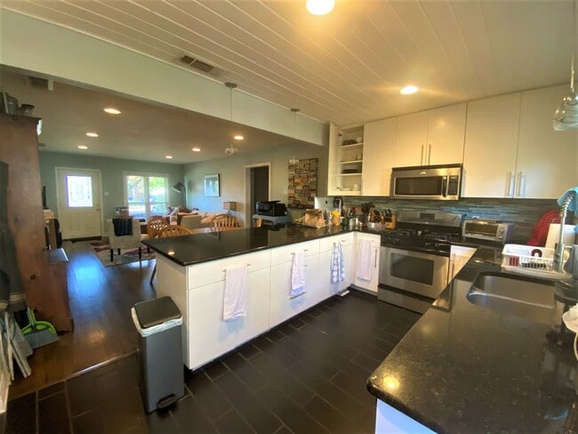 Photo - 3801 Avenue G Unidad A