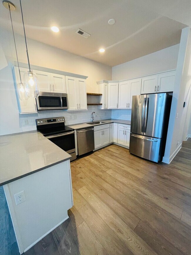 Photo - 935 McAlway Rd