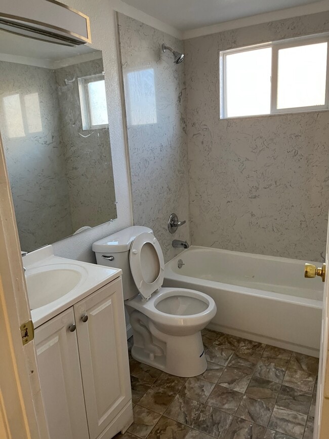 3634 Bellinger Ct Unidad c