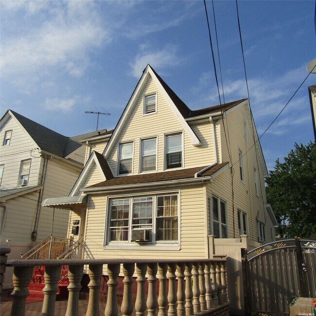 Photo - 89-55 211th St