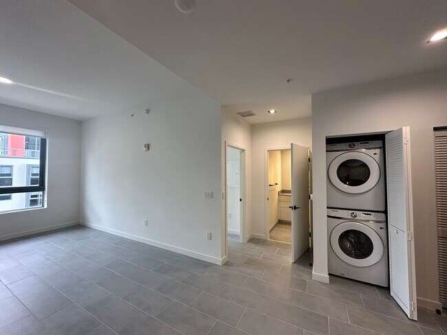 Photo - 319 NW 32nd St Unit 115