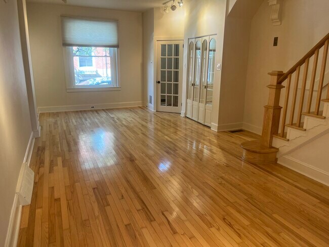 Photo - 2518 Meredith St