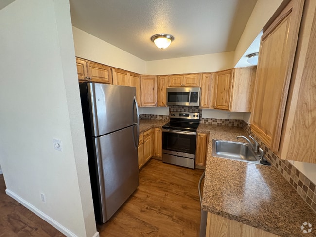 Building Photo - 1416-1422 S Dotsero Dr Rental