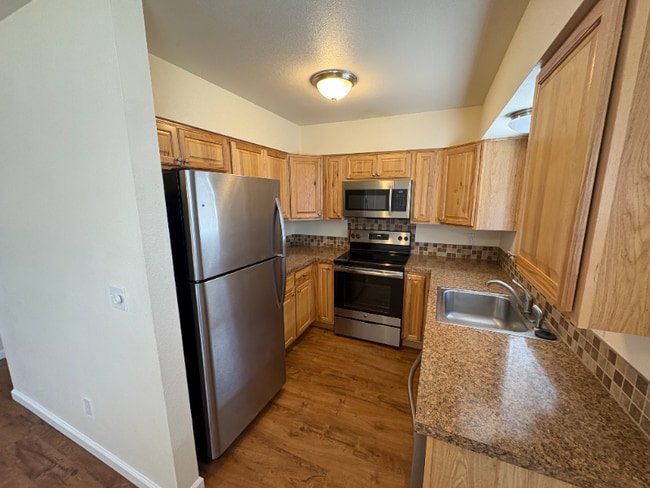 Building Photo - 1416-1422 S Dotsero Dr Rental