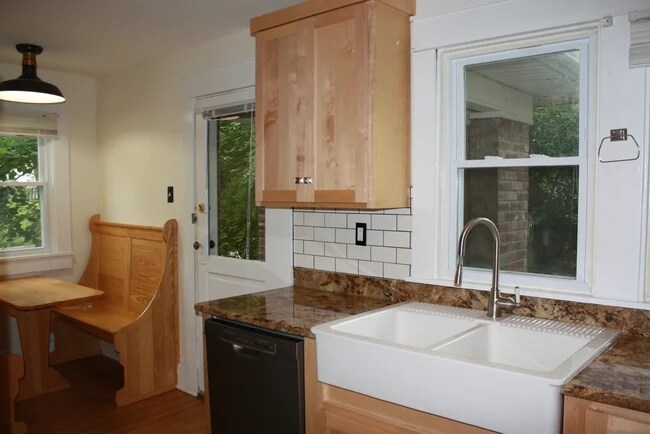 Photo - 701 S Woodlawn Ave