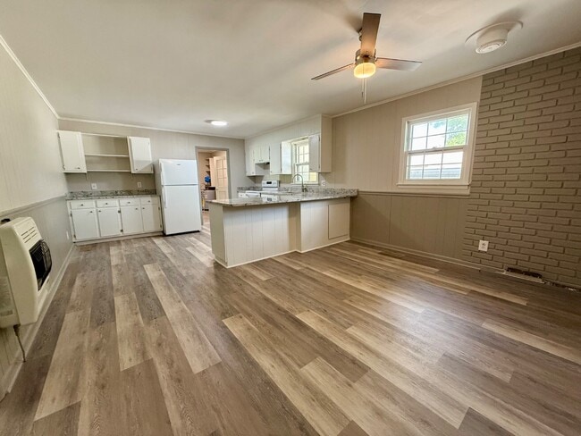 Photo - 880 Dixon Rd