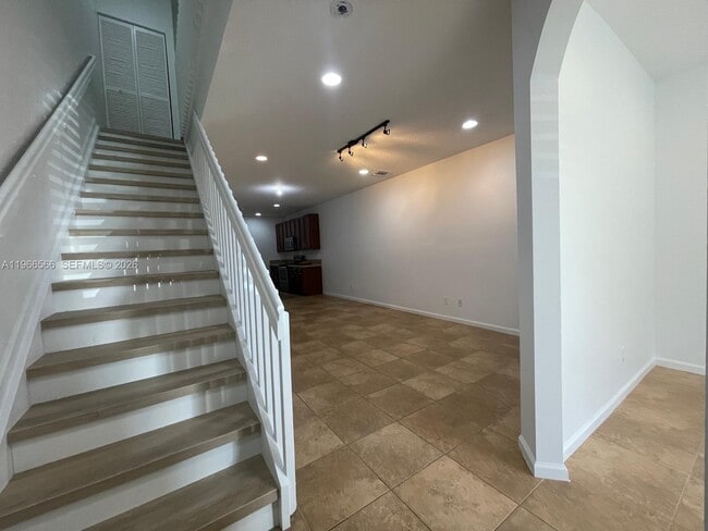 Photo - 6010 Woodlands Blvd