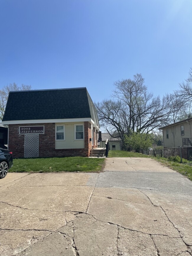 Photo - 2003 Jefferson St Unit 2