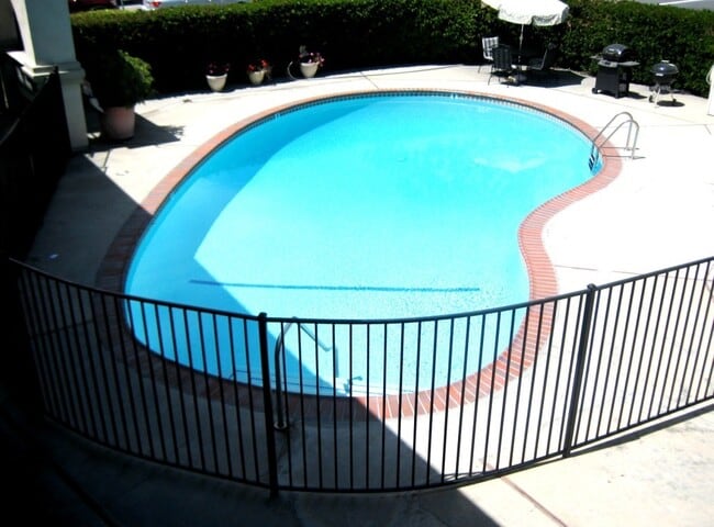Building Photo - 1/2 OFF FIRST MONTH'S RENT studio with ALL UTILITIES PAID! Unit 832 #06