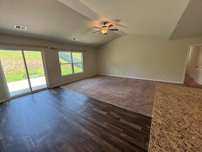 Photo - 127 Sundew Rd