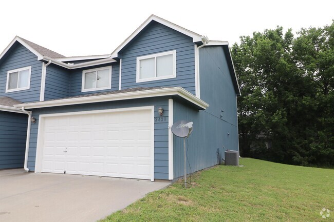 Building Photo - 2428 Deerfield Blvd Rental