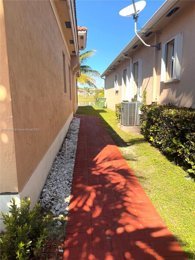 Photo - 3725 NE 23rd Ct