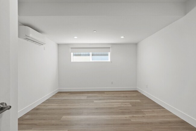 Photo - Sawtelle Pearl by Wiseman