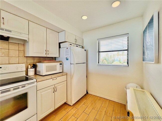 9400 S Ocean Dr Unit 202