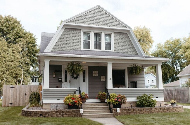 Photo - UPDATED SPACIOUS 3 BEDROOM 1.5 BATHROOM