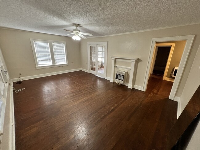 Photo - 827 E Main St