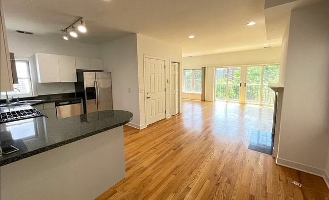 Photo - 1450 W Walton St