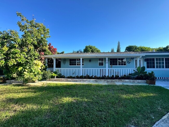 Building Photo - 104 NE 16th Ave