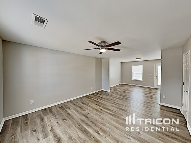 Photo - 725 Jack Russell Ct