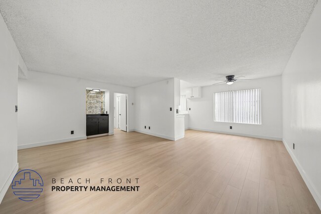 Building Photo - 925 N. Inglewood Ave.