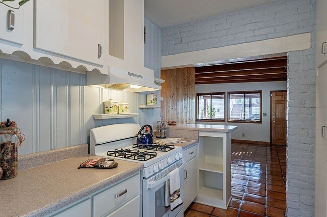 Photo - 3 Bed 2 bath home PERFECT for U of A Students, Faculty and Staff!