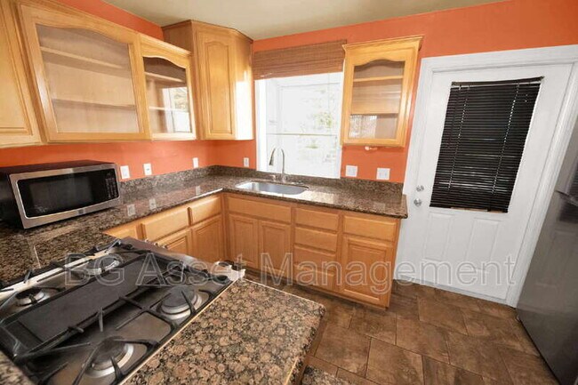 Photo - 950 Kelvin Ct