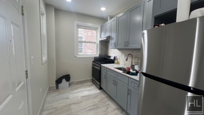 NEWLY GUT RENOVATED 2 BEDROOM w/ PRIVATE P... - NEWLY GUT RENOVATED 2 BEDROOM w/ PRIVATE P... Apartment Unit 1