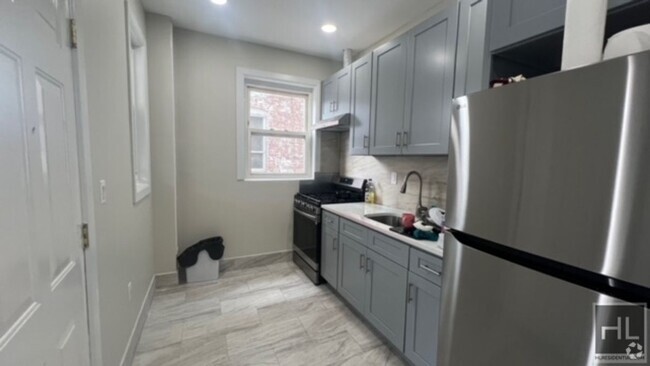 Building Photo - NEWLY GUT RENOVATED 2 BEDROOM w/ PRIVATE P... Unit 1 Rental