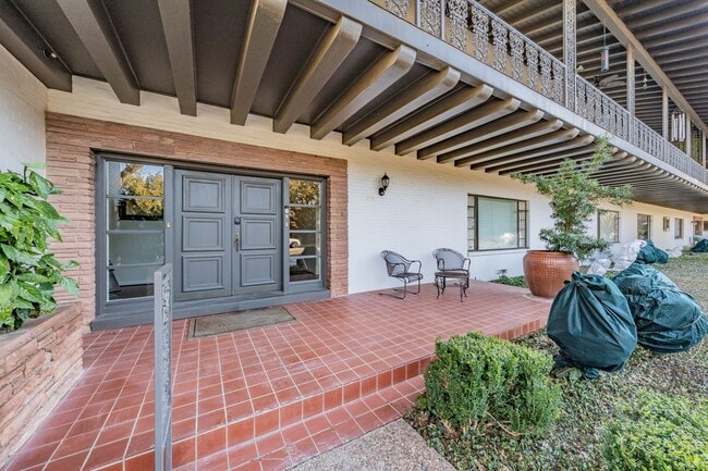 Photo - 2-bedroom, 2-bath condo located in the highly desirable Ridglea North neighborhood. Unit 6