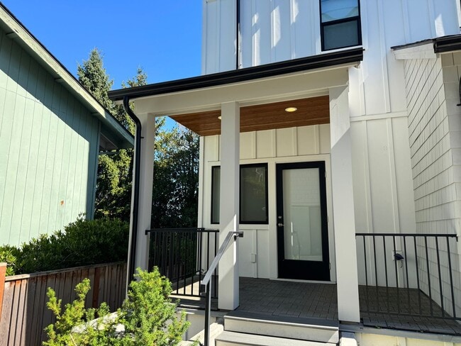 2815 4th Ave W