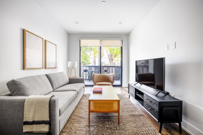 Building Photo - 129 S Kings Rd