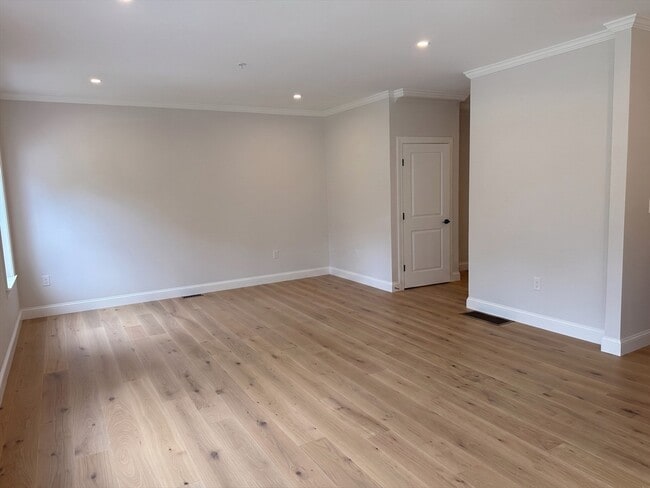 Photo - 21 Whitman Cir