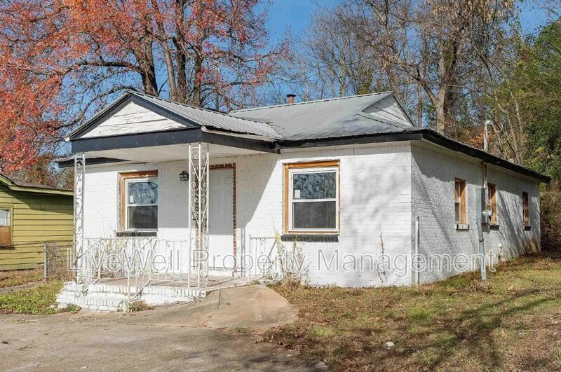 Photo - 224 E Ann Dr SW House