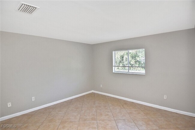 Building Photo - 5321 28th St SW Rental