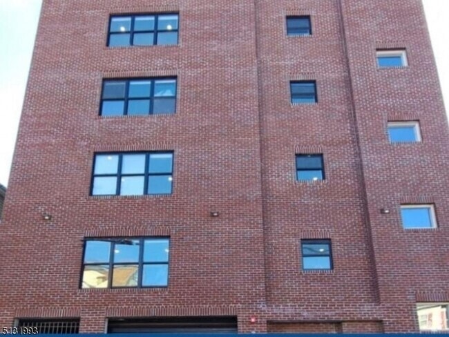 Building Photo - 198 Harrison St Rental